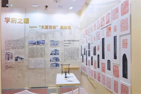 跨界營(yíng)銷、文創(chuàng)上新、巧思策展2024上海書展涌現(xiàn)新玩法(圖12)