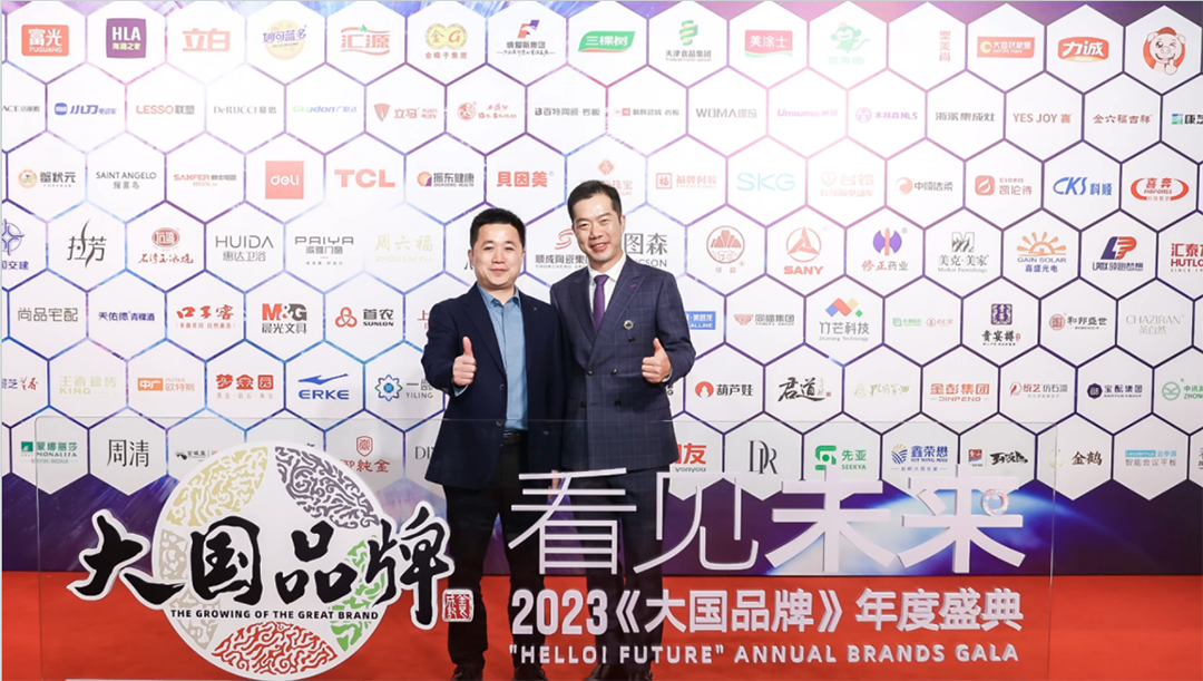 引領(lǐng)行業(yè)斥資投放高鐵廣告統(tǒng)藝品牌聚勢(shì)向上升級(jí)(圖3)