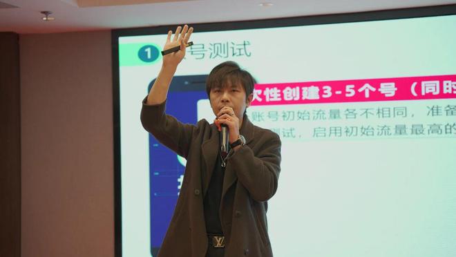 2024年福湘河南經(jīng)銷商峰會暨新媒體創(chuàng)新發(fā)展大會圓滿召開！(圖11)