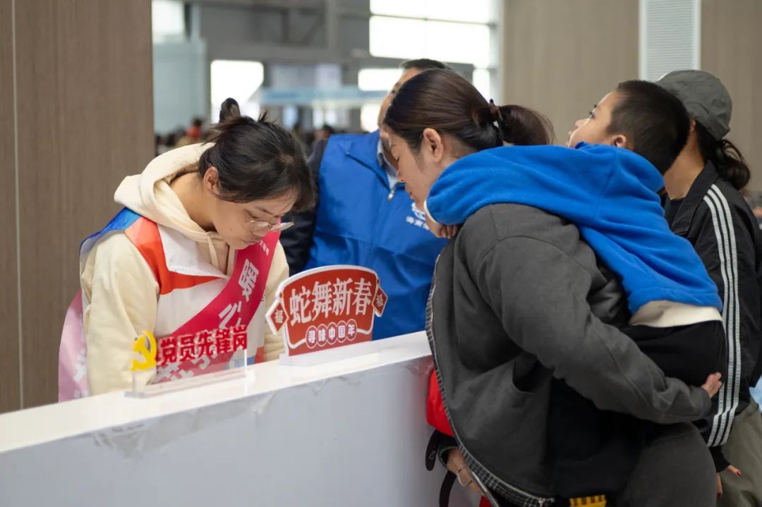 九游娛樂(lè)文化：2025年春運(yùn)收官：海峽股份以“走心”服務(wù)煥新瓊州海峽春運(yùn)體驗(yàn)(圖4)
